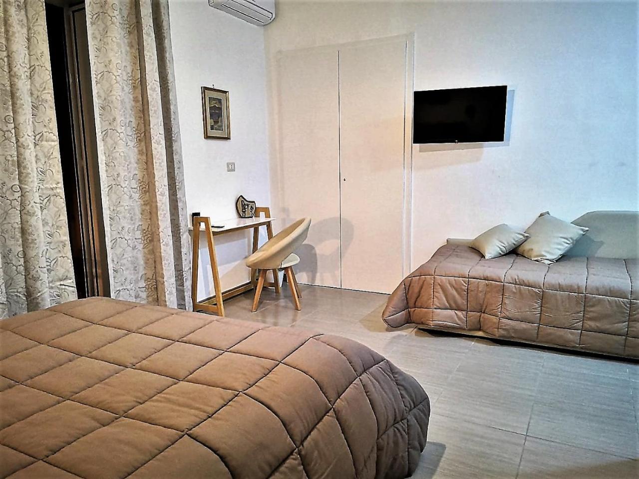 Bed and Breakfast A Due Passi Dal Museo Nápoles Exterior foto